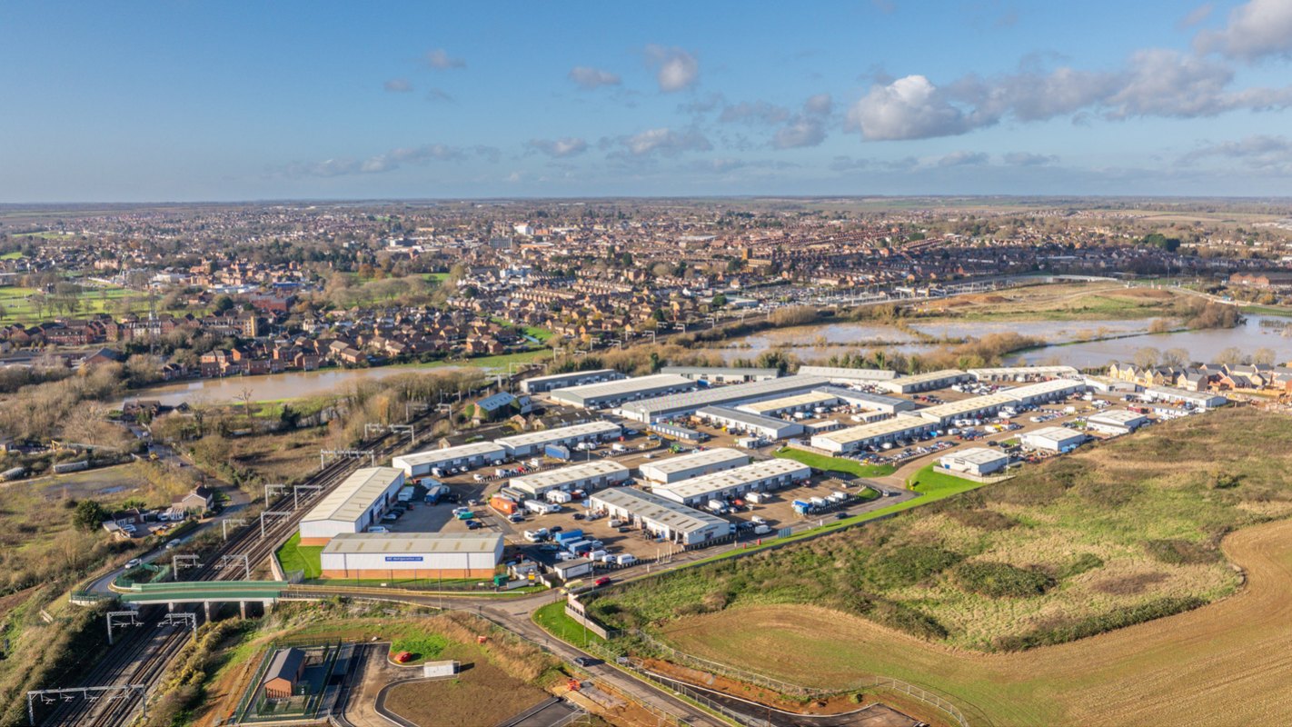 Leyland Trading Estate  - Industrial Unit To Let - Leyland Trading Estate, Wellingborough